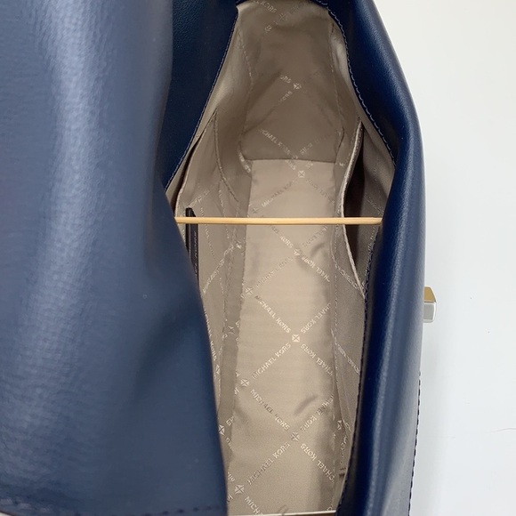 Michael Kors Kinsley Medium Flap Shoulder Bag Crossbody in NAVY COLOR - Picture 4 of 15